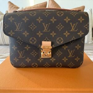 Louis Vuitton Navy and Gold Monogram Clutch